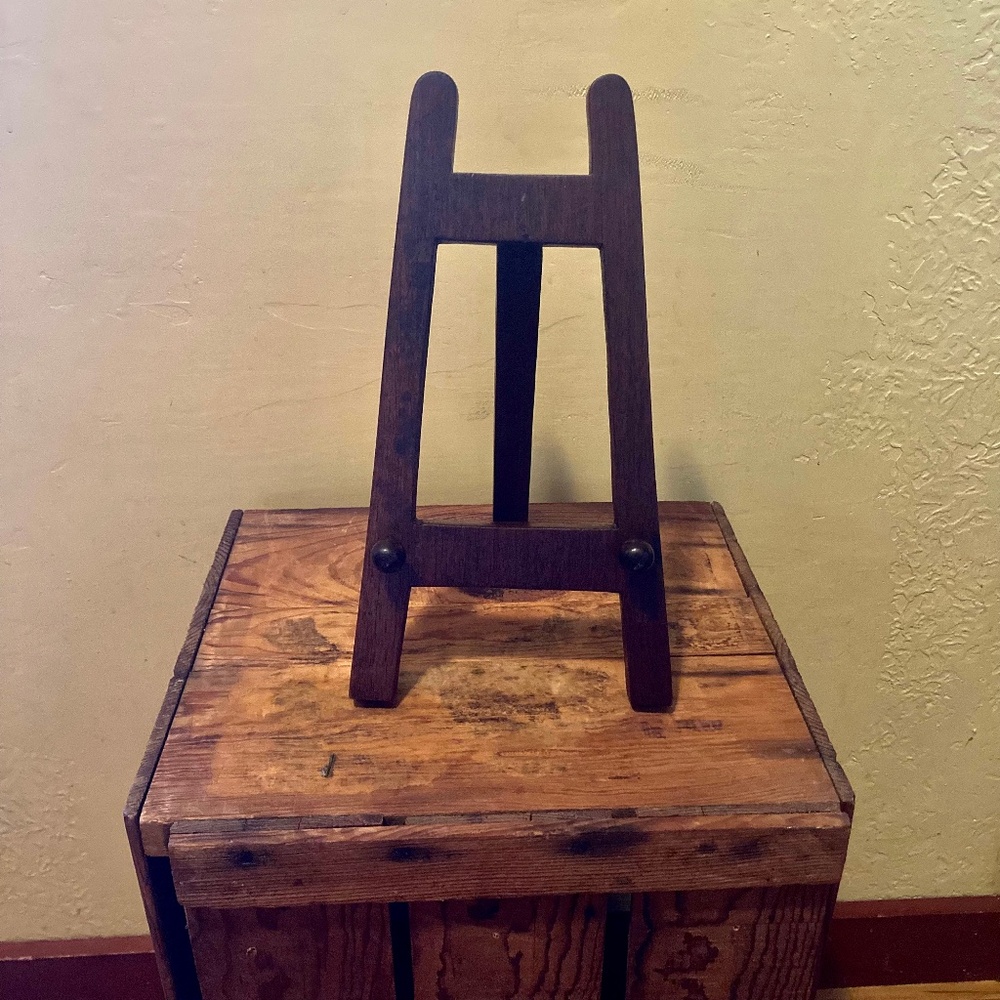 Beautiful vintage Wood Book/Art/Card display stand